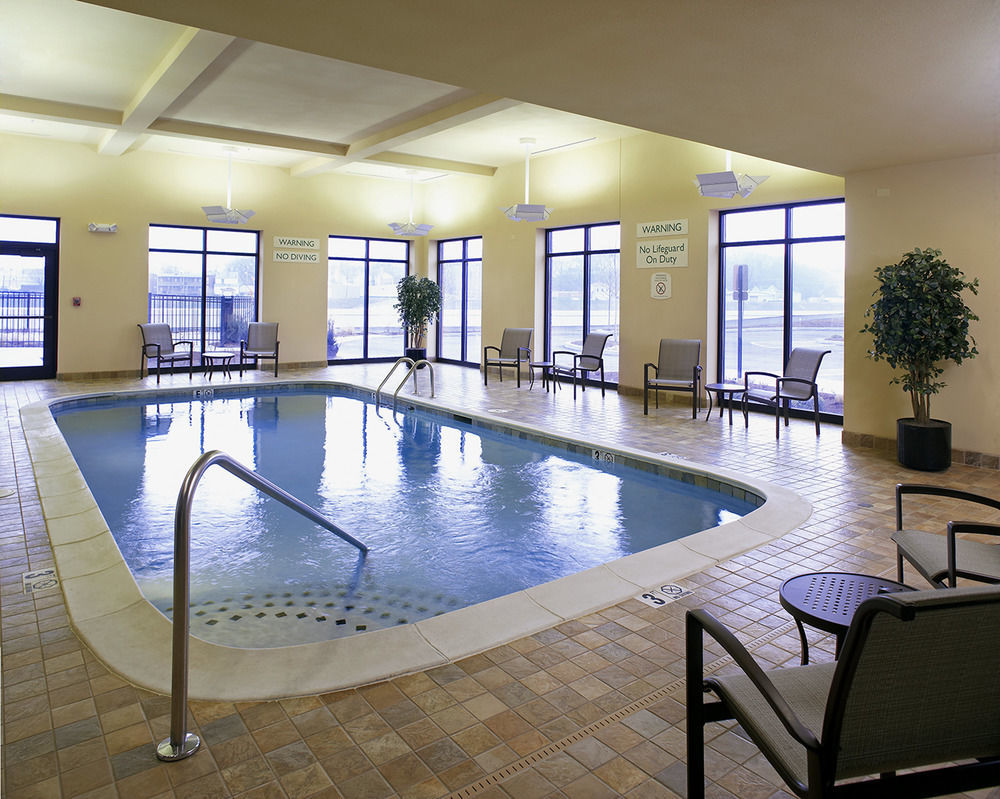 Courtyard Hamilton Hotel Exterior photo