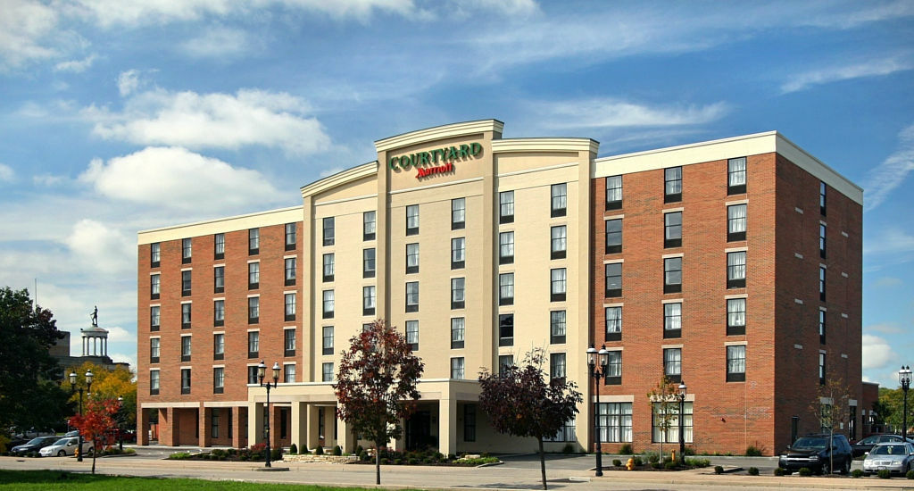 Courtyard Hamilton Hotel Exterior photo